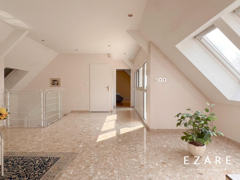 Maison - 207 m² - 7 pièces