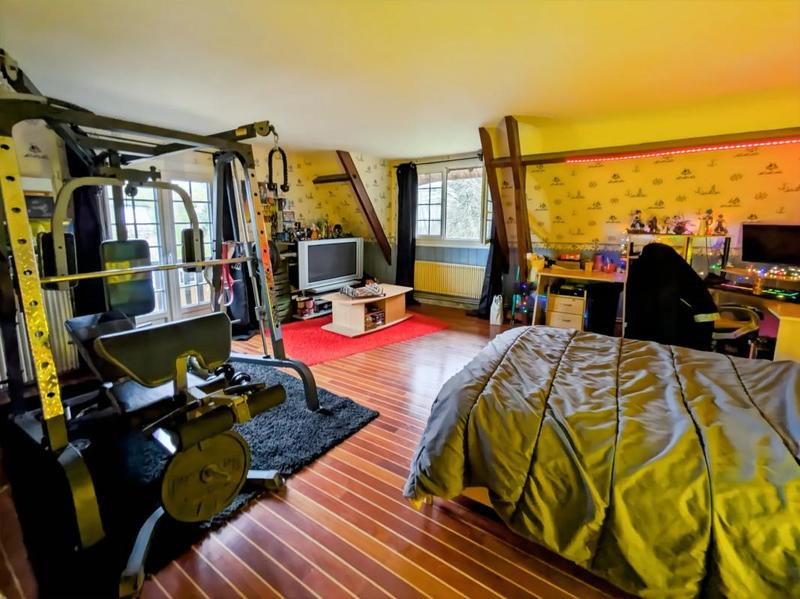 Maison - 220 m² - 6 pièces