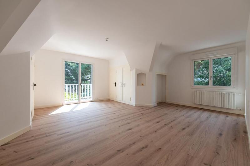 Maison - 261 m² - 7 pièces