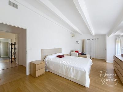 Mas - 419 m² - 9 pièces