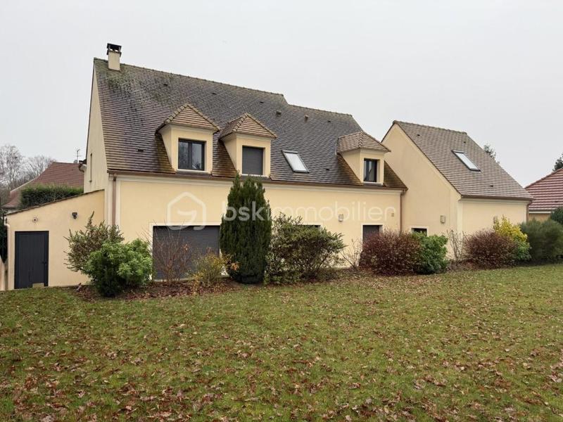 Maison - 210 m² - 9 pièces