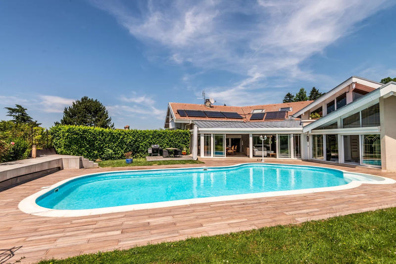 Maison - 380 m² - 9 pièces