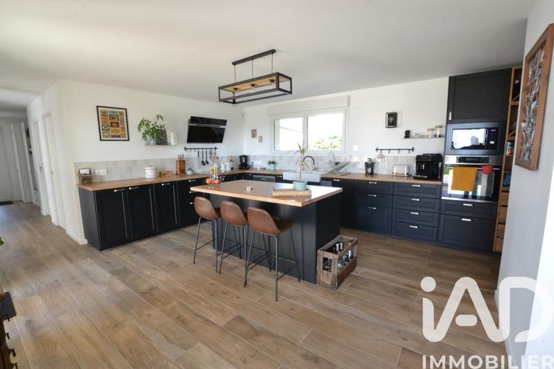 Maison - 230 m² - 7 pièces