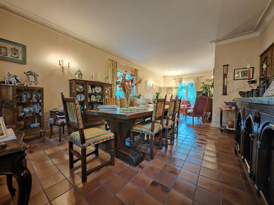 Maison - 180 m² - 7 pièces