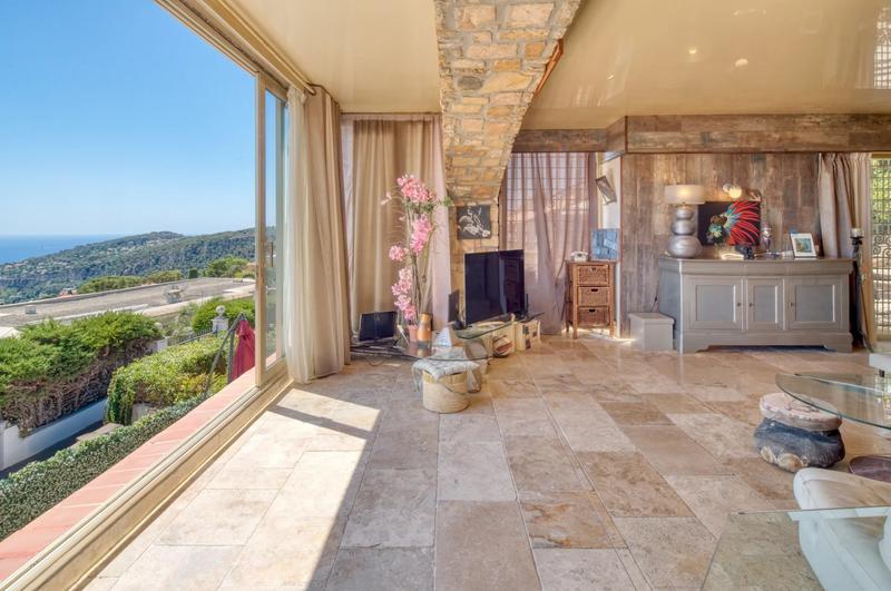 Villa - 347 m² - 9 pièces