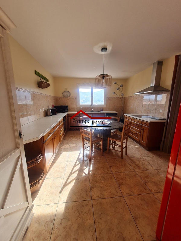 Villa - 237 m² - 9 pièces