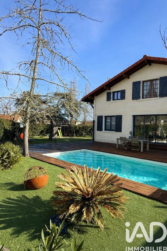 Maison - 200 m² - 7 pièces