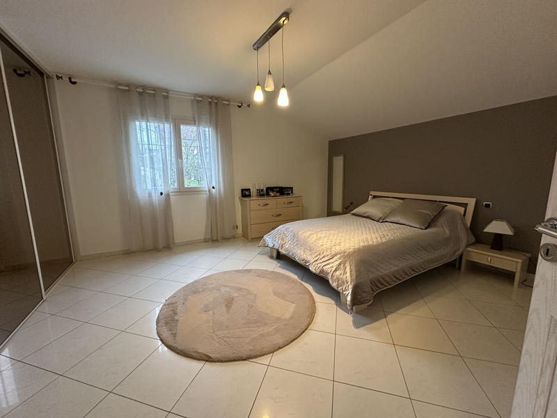 Maison - 383 m² - 8 pièces