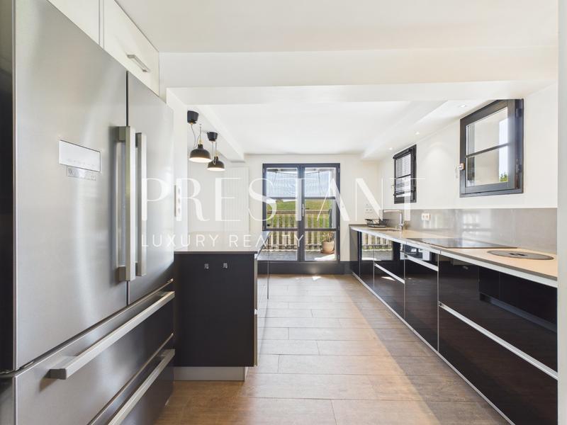 Maison - 200 m² - 9 pièces