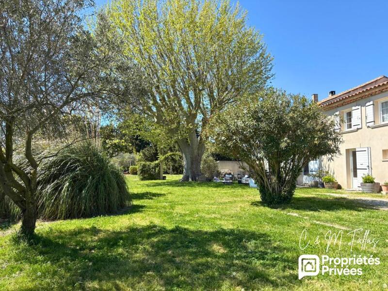 Maison - 205 m² - 9 pièces