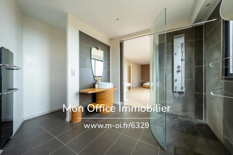 Propriété - 980 m² - 10 pièces