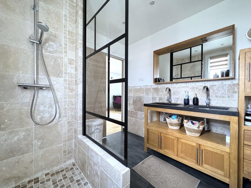 Maison traditionnelle - 212 m² - 8 pièces