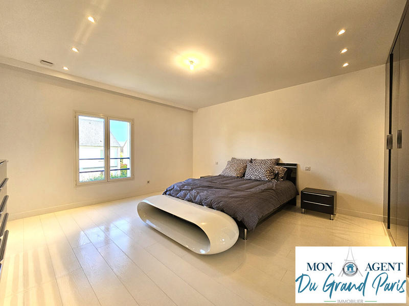 Maison - 480 m² - 10 pièces