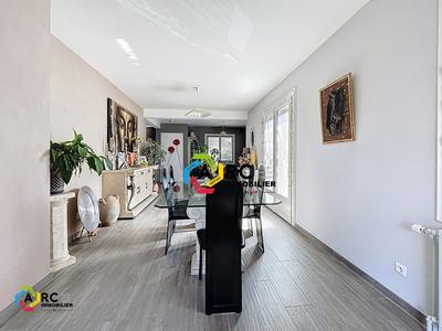 Maison - 121 m² - 5 pièces