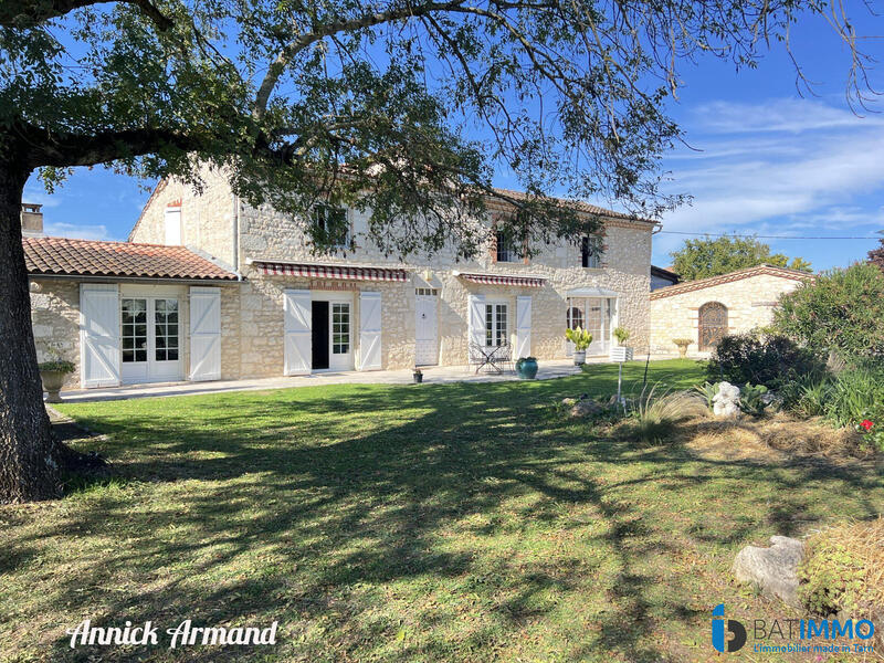 Maison - 248 m² - 7 pièces