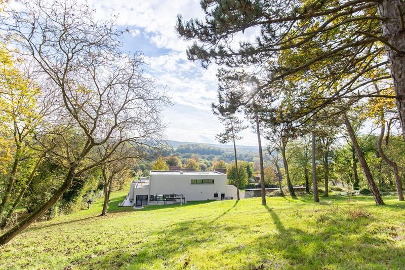 Maison - 240 m² - 8 pièces