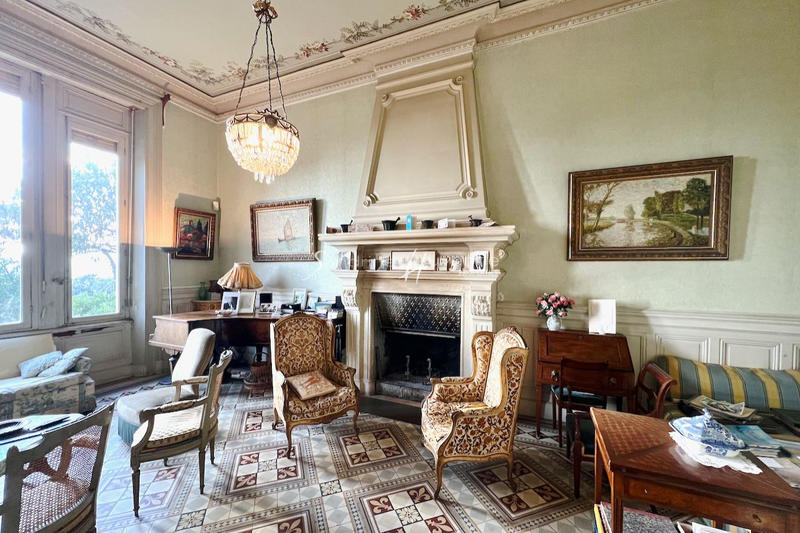 Maison - 334 m² - 10 pièces