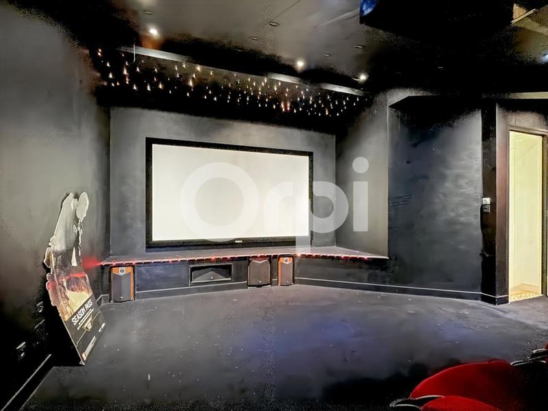 Propriété - 320 m² - 6 pièces