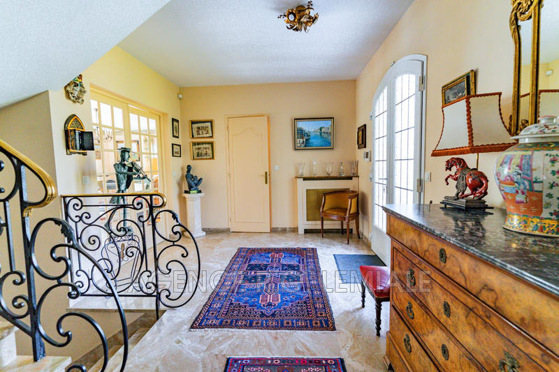 Maison - 223 m² - 7 pièces