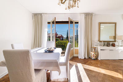 Maison - 220 m² - 7 pièces