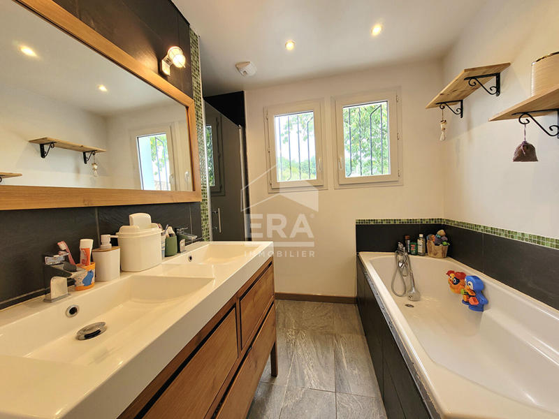 Maison - 102 m² - 4 pièces