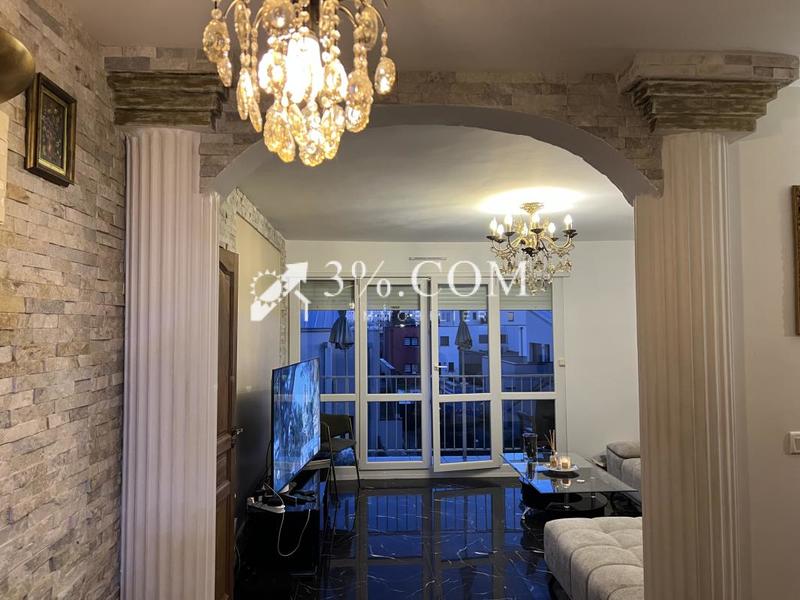 Appartement - 80 m² - 5 pièces