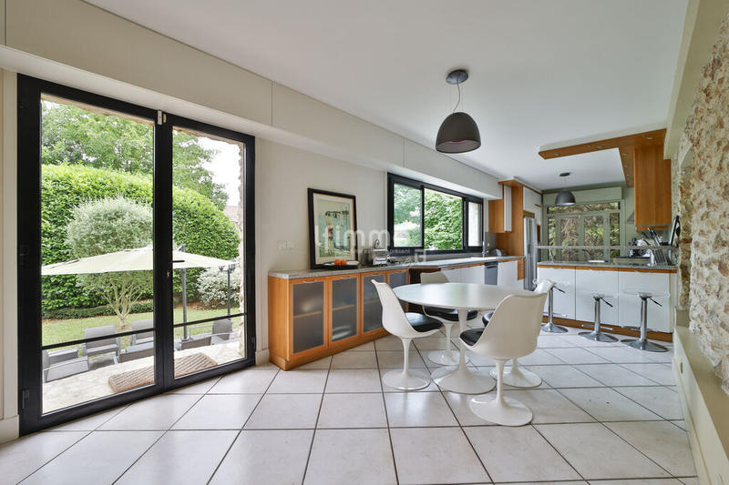 Villa - 253 m² - 8 pièces