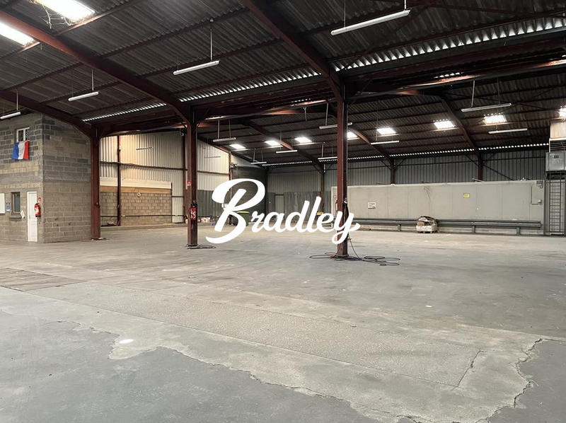 Entrepôt - 1 400 m²