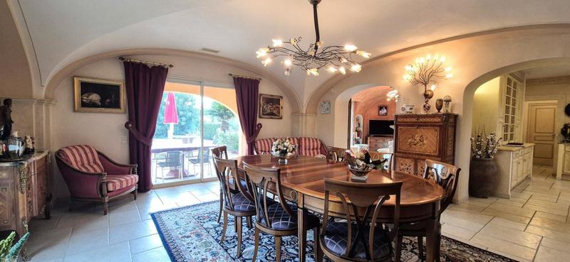 Maison - 208 m² - 7 pièces