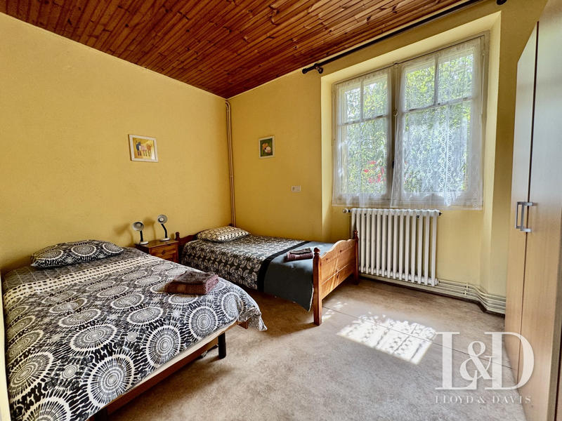 Maison ancienne - 1 490 m² - 40 pièces