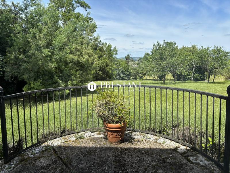 Maison - 520 m² - 11 pièces