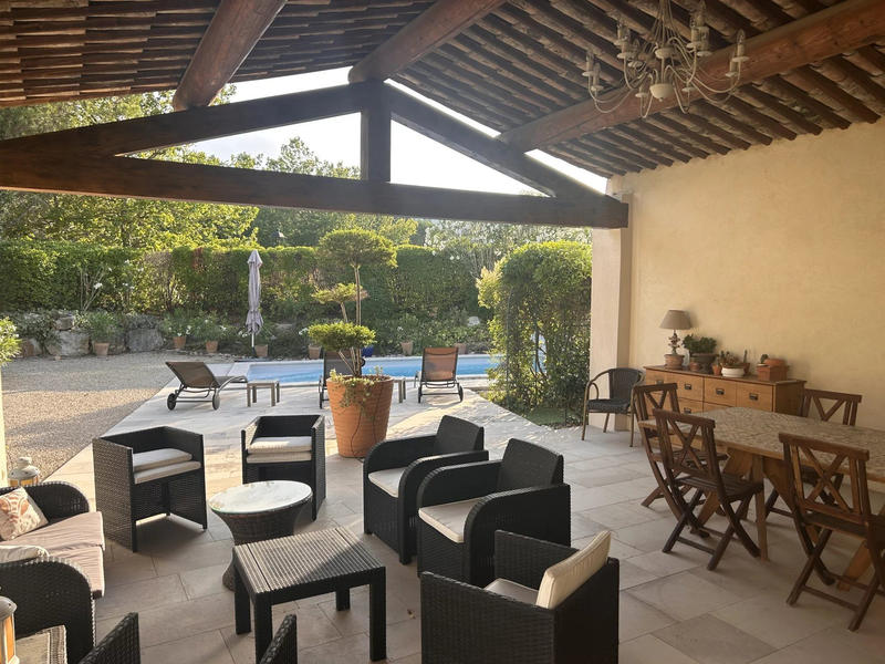 Maison traditionnelle - 180 m² - 6 pièces