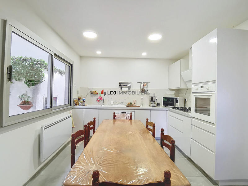 Maison - 269 m² - 10 pièces