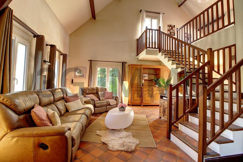 Maison - 227 m² - 8 pièces