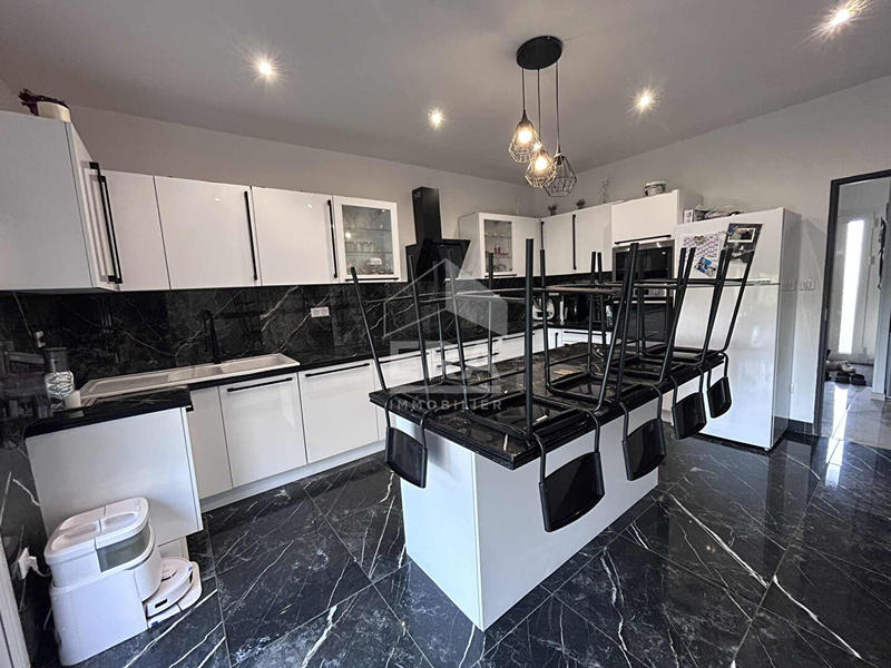 Maison - 175 m² - 8 pièces