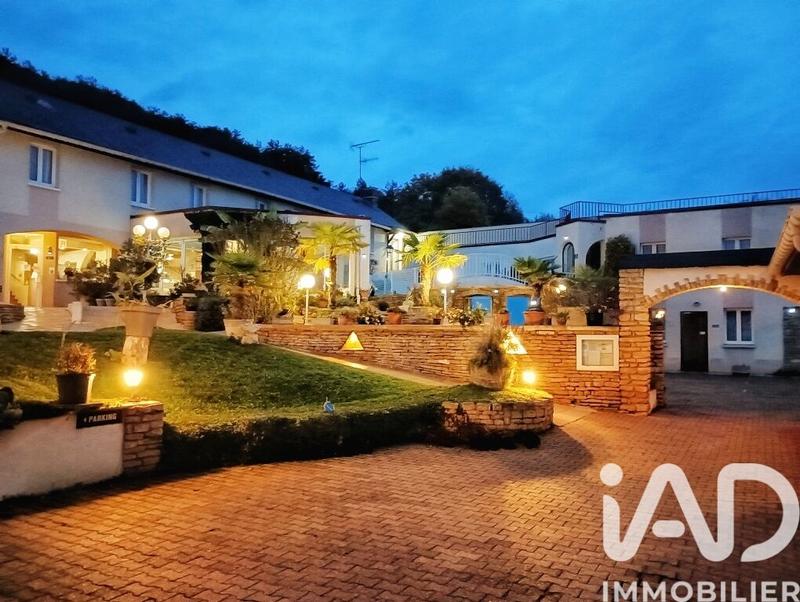 Maison - 1 458 m² - 34 pièces