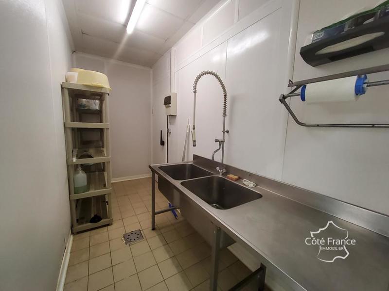 Local d'activité / Entrepôt - 208 m²