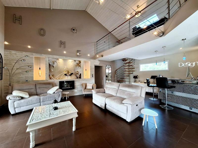 Maison - 250 m² - 2 pièces