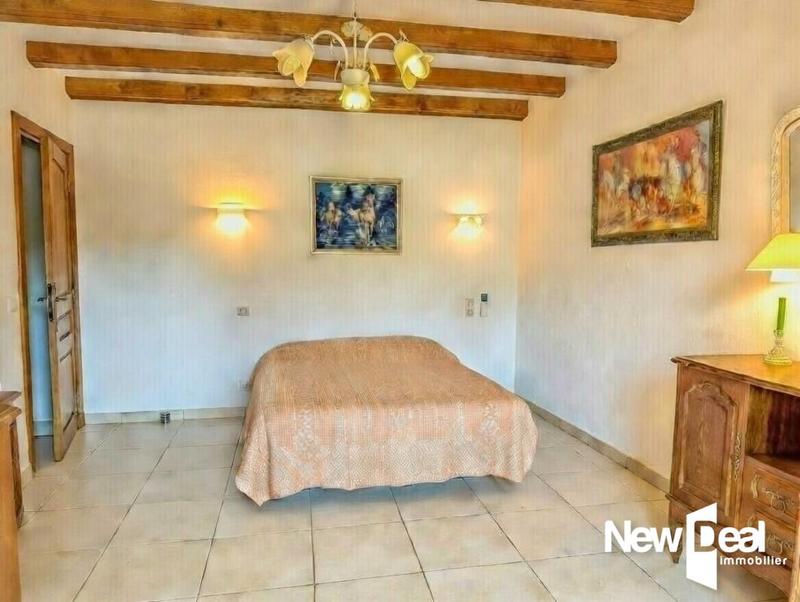 Maison - 220 m² - 8 pièces