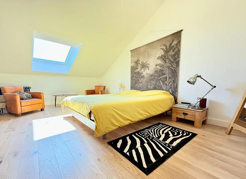 Maison - 209 m² - 9 pièces