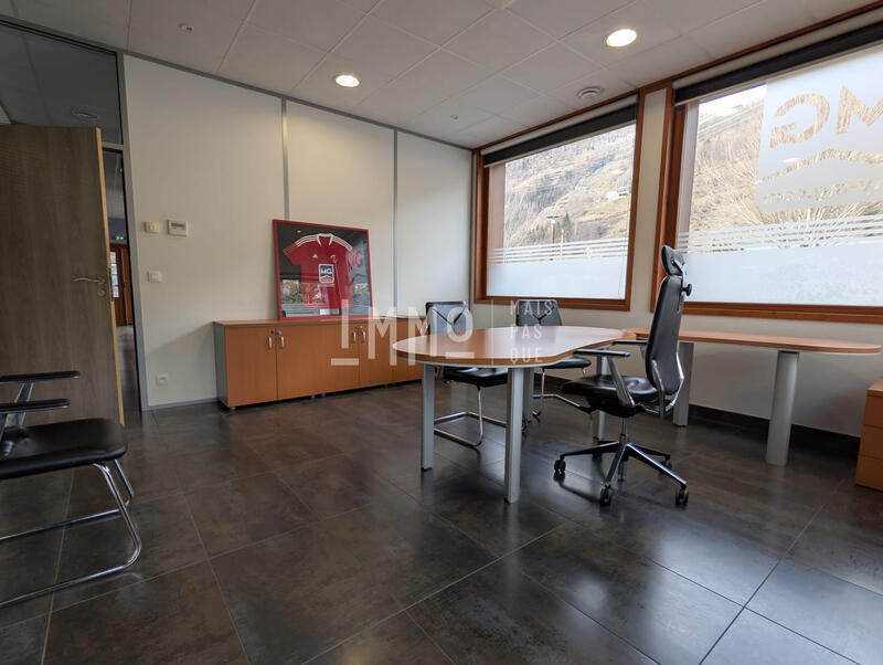 Local commercial - 234 m²