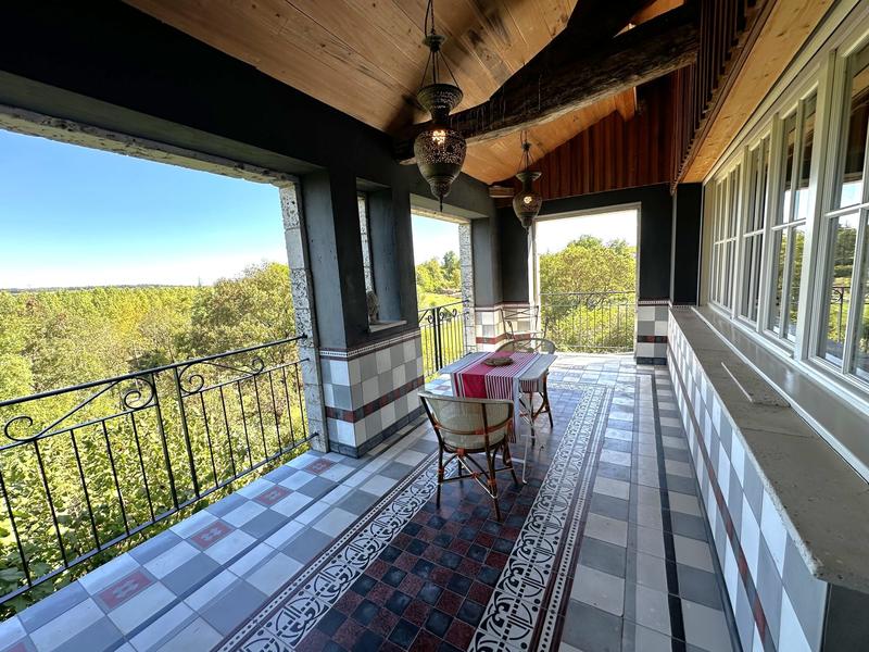 Maison traditionnelle - 471 m² - 10 pièces