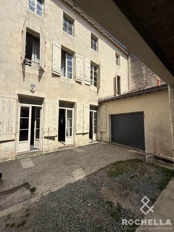 Maison ancienne - 357 m² - 9 pièces