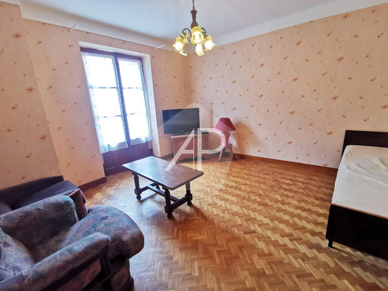 Maison ancienne - 185 m² - 5 pièces