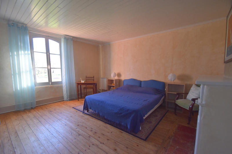 Maison - 270 m² - 8 pièces