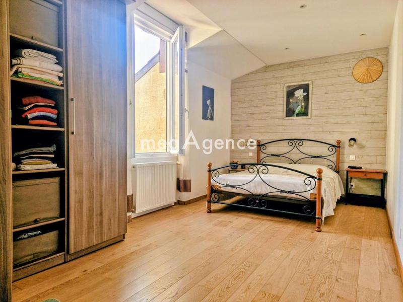 Maison en pierre - 232 m² - 8 pièces