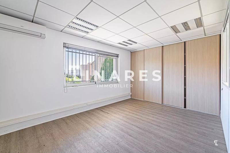 Local d'activités - 695 m² - 22 pièces