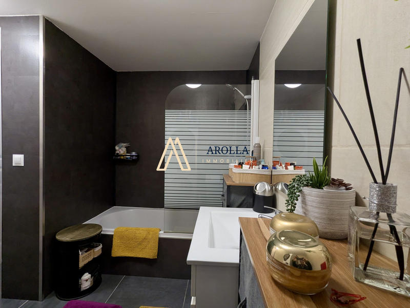 Appartement - 85 m² - 4 pièces