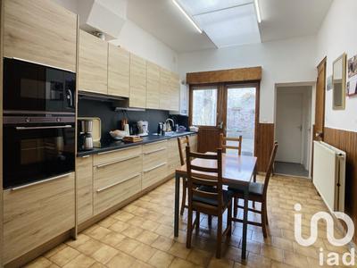 Maison - 99 m² - 5 pièces