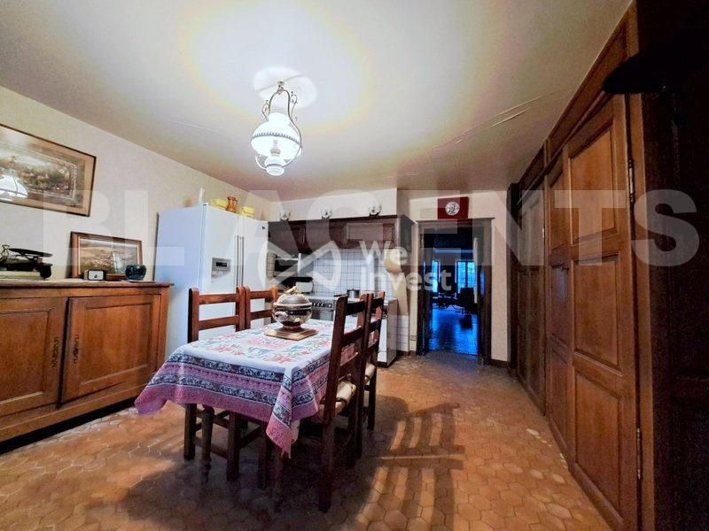 Maison - 300 m² - 7 pièces